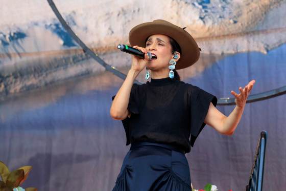 La V edición del Vive Latino España empieza a fuego: calor, Julieta Venegas y mucha gente