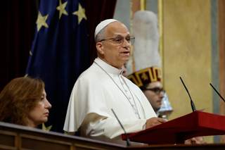 El papa critica que en Europa se vuelva a presentar el rearme como respuesta a las crisis