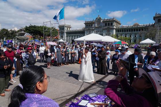 Organizaciones denuncian en Guatemala el "viacrucis" de la crisis migratoria
