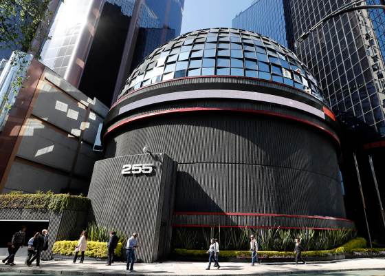 La Bolsa mexicana acumula pérdida semanal del 0,37 % y baja a 65.484,32 unidades