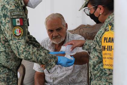 "Pagamos para ir a trabajar", así atienden los médicos en Venezuela a heridos por sismos