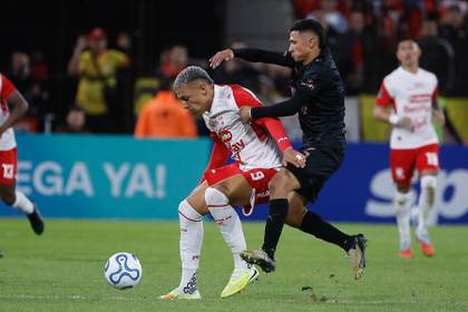 2-1. Platense logra su primer triunfo en casa en la Libertadores y escala a la cima del E
