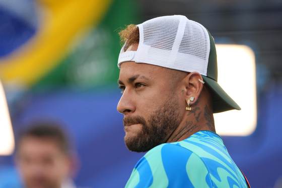 Neymar se entrena sobre el césped por primera vez en Estados Unidos