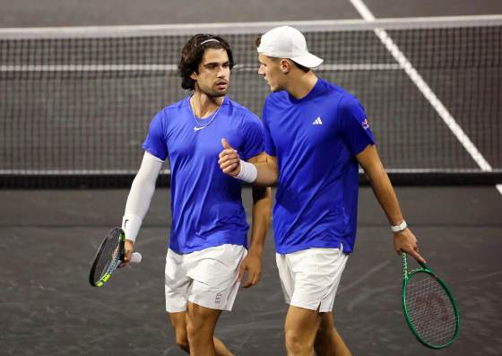 Alcaraz y Mensik amplían la ventaja de Europa en el dobles
