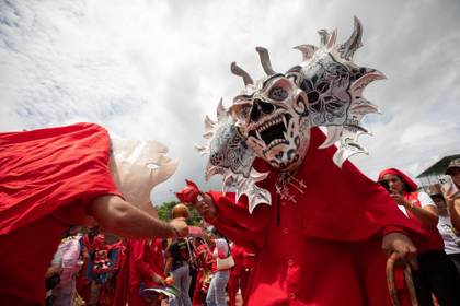 'Diablos danzantes' celebran Corpus Christi dejando ver efecto de la migración venezolana