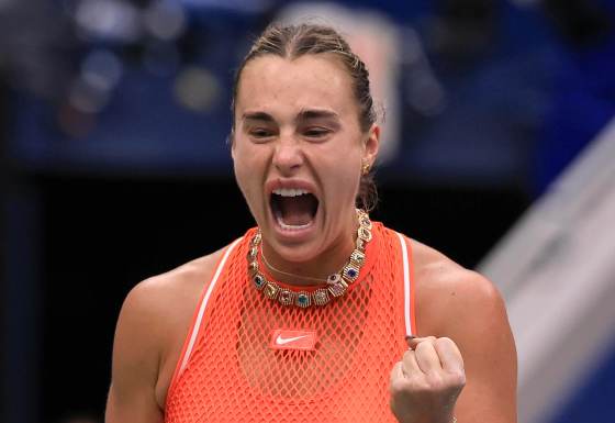 Sabalenka firma su decimoséptima victoria seguida en Nueva York y avanza a cuartos