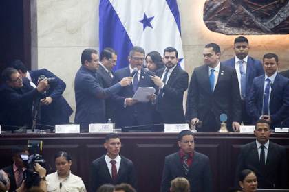 El Parlamento de Honduras suspende al fiscal general para abrirle un juicio político