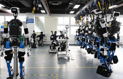 China reunirá a más de 300 robots en su próxima media maratón humanoide en Pekín