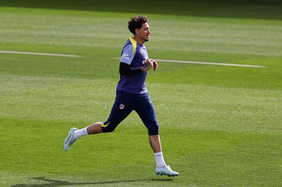 Giménez seguirá de baja contra el Elche, el Athletic y la ida ante el Arsenal