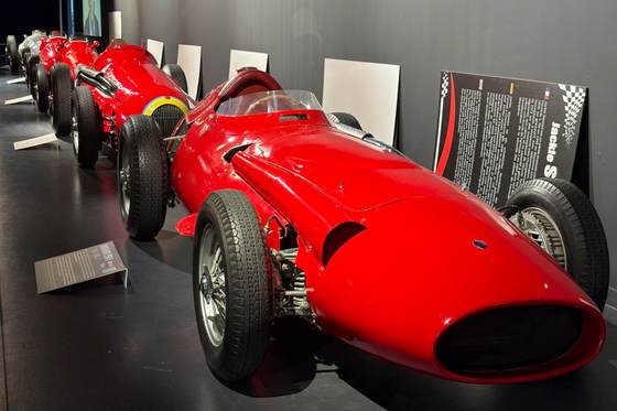 Francia repasa el legado de Juan Manuel Fangio con una gran exposición de Fórmula 1