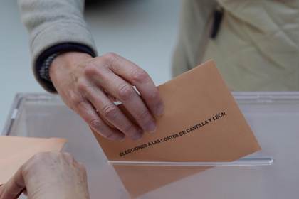 Normalidad en elecciones en región española con pronóstico de un alza de la ultraderecha