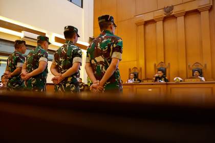 Arranca en Indonesia el juicio contra 4 militares que atacaron con ácido a un activista