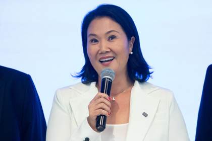 Fujimori inicia recorridos por Perú para la segunda vuelta, con escrutinio aún sin acabar