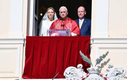 El papa denuncia la ostentación de fuerza y la prevaricación que amenazan la paz