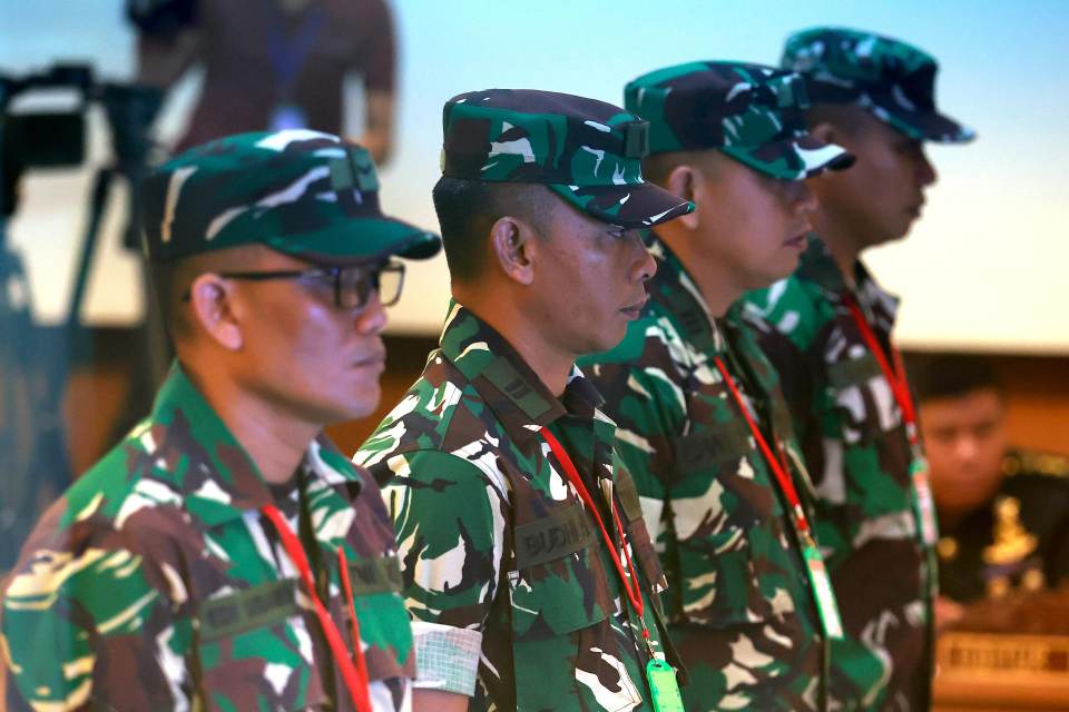 Hasta 3 años de cárcel para los militares de Indonesia que atacaron con ácido a activista