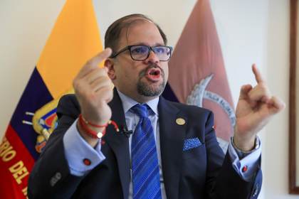 Ecuador pone en duda versión de Petro sobre bomba en frontera por demora en verificación