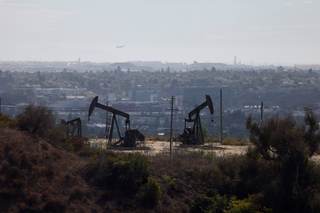 El petróleo de Texas cierra en 90,9 dólares, con su mayor subida semanal desde 1983