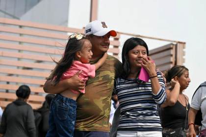 Libertad condicional para 32 tripulantes de dos barcos ecuatorianos destruidos por EE.UU.