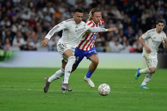 Mbappé desmiente que los médicos del Real Madrid examinasen su rodilla equivocada