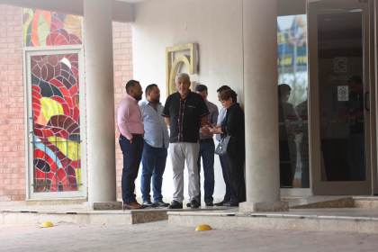 Familiares y estudiantes despiden a subdirectora de escuela asesinada en norte de México