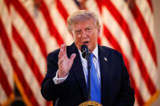 Trump amenaza con cortar comercio con países que tienen superávit si no se bajan los tipos