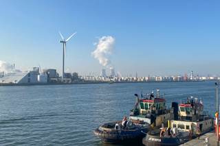 El puerto de Amberes reabre tras una fuga de petróleo que amenaza reservas naturales