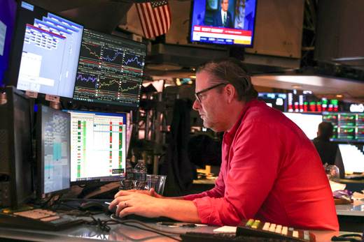 Wall Street cierra con pérdidas semanales por el vaivén tecnológico y la escalada con Irán