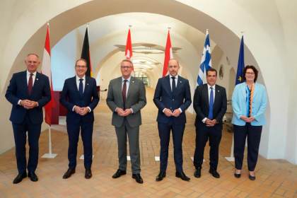 Cinco países esperan acuerdo para centro de retorno de migrantes fuera de la UE en enero