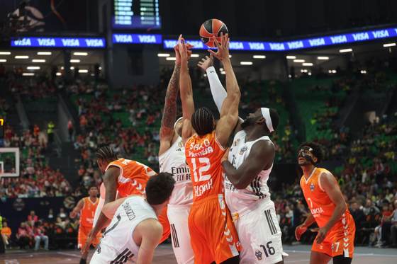 90-105. El Real Madrid acaba con el sueño del Valencia y peleará por la duodécima