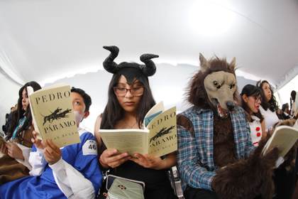 La FIL mexicana celebra sus 40 años con una lectura de ‘Pedro Páramo’ en el Día del Libro