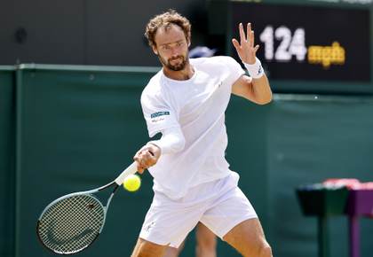 Safiullin deja a Fonseca sin octavos y a Djokovic sin revancha