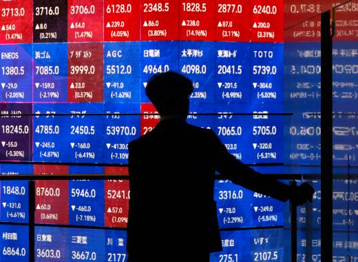 El Nikkei amplía sus pérdidas y cae un 5 % en la media sesión debido a las tecnológicas