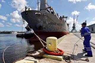 Llega a La Habana un nuevo barco de ayuda humanitaria con donativos de México y Uruguay