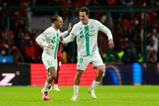 Kevin Palacios y Francisco Villalba dan triunfo a Santos sobre el líder Toluca