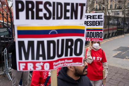 Tensión entre manifestantes divididos antes de audiencia de Maduro: "Yo sí soy venezolano"