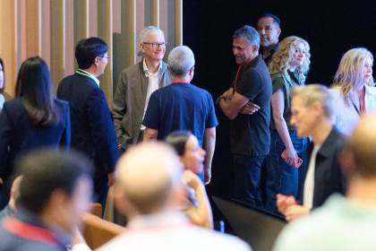 John Ternus releva a Tim Cook y estrena su cargo en Apple con el primer iPhone plegable