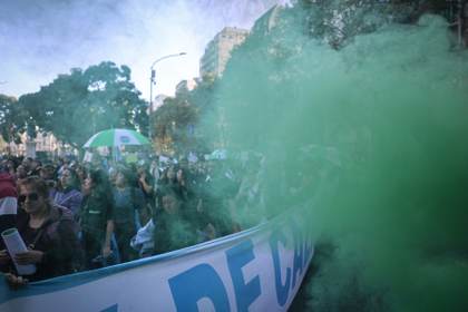Multitudinarias marchas en Argentina exigen a Milei no asfixiar las universidades públicas