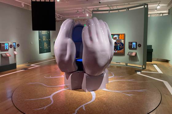 Una exposición artística en Londres analiza la salud mental de las personas racializadas