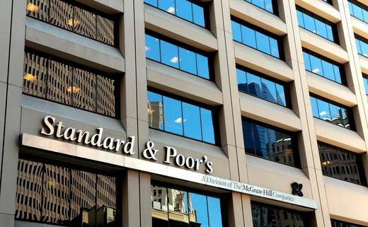 S&P cambia a negativa perspectiva de calificación crediticia de las mexicanas Pemex y CFE