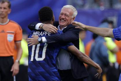 Deschamps: "Mbappé me conmovió cuando me dedicó el gol"