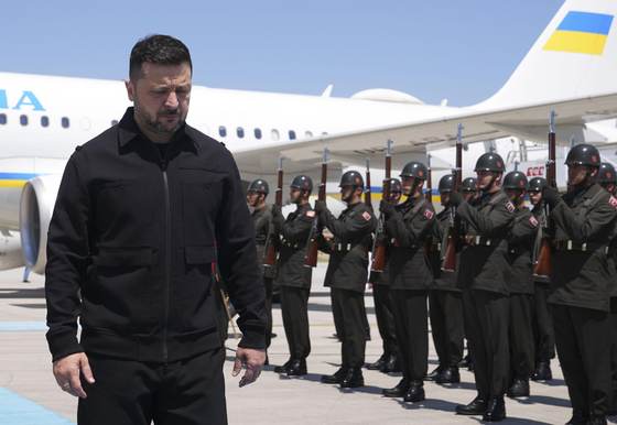 Zelenski llega a Ankara para pedir a los líderes de la OTAN más misiles y sistemas Patriot
