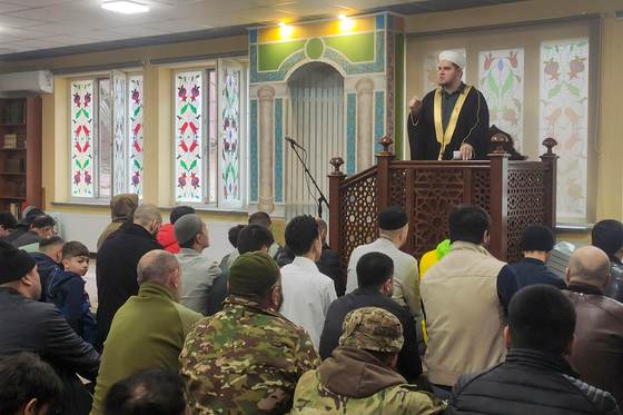 Musulmanes ucranianos concluyen su cuarto Ramadán en guerra con los ojos puestos en Oriente Medio