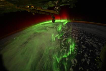 Astronautas de la NASA publican imágenes de auroras australes desde la estación espacial