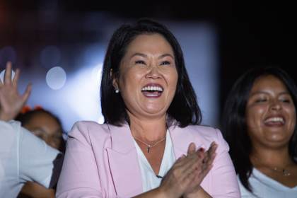 Keiko Fujimori reivindica el gobierno de su padre Alberto para "devolver el orden" a Perú
