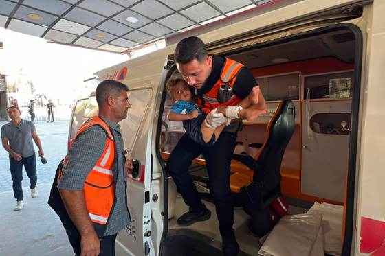 Israel mata a gazatí y hiere a otros diez, la mayoría niños, en ataque al sur de la Franja