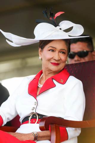 La primera ministra de Trinidad y Tobago advierte ante amenazas: "Es paz o guerra total"