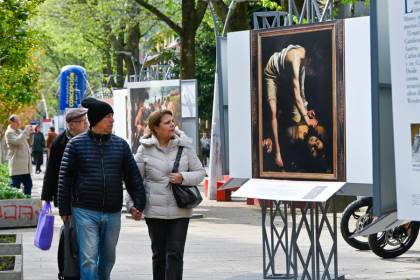 Chilenos en Concepción disfrutan del museo a cielo abierto 'El Prado en las Calles'