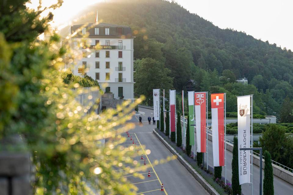 Las delegaciones de Irán y EEUU llegan a Bürgenstock para el inicio de las negociaciones