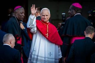 El papa pide en Angola a la Iglesia que huya de los privilegios y no se aleje del pueblo