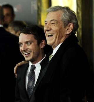Ian McKellen y Elijah Wood regresan a "El Señor de los Anillos" junto a Jamie Dornan